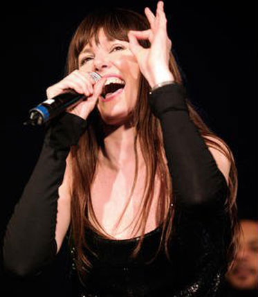 Pamela Falcon performing at the Haiti Spendengala