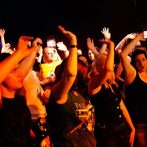Bochum puts their hands in the air!!!! – photo by Manfred Rodewyck
