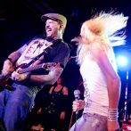 Chris & gorgeous Annabel Kay onstage…. – photo by Manfred Rodewyck
