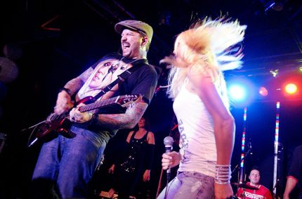 Chris & gorgeous Annabel Kay onstage…. – photo by Manfred Rodewyck