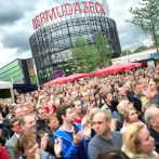Fans jubeln im Bermudadreieck Pamela Falcon zu, beim Musik-Festival Bochum Total