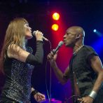 Pamela Falcon und Percival singen im Duett beim Zeltfestival Ruhr den Prince Klassiker Purple Rain – Foto: Ingo Otto / WAZ FotoPool