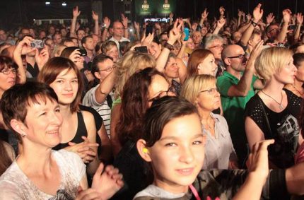 Das Publikum für Pamela Falcon am Zeltfestival Ruhr 2013 – Foto: Frank Oppitz